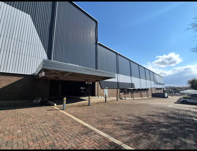 2,716M² WAREHOUSE TO LET IN HALFWAY GARDENS
